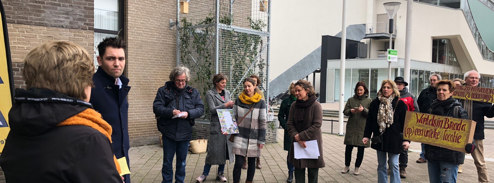 petitie Wortels in Breda aangeboden aan wethouder