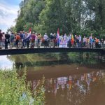 Big Jump 2024, mensen op de brug